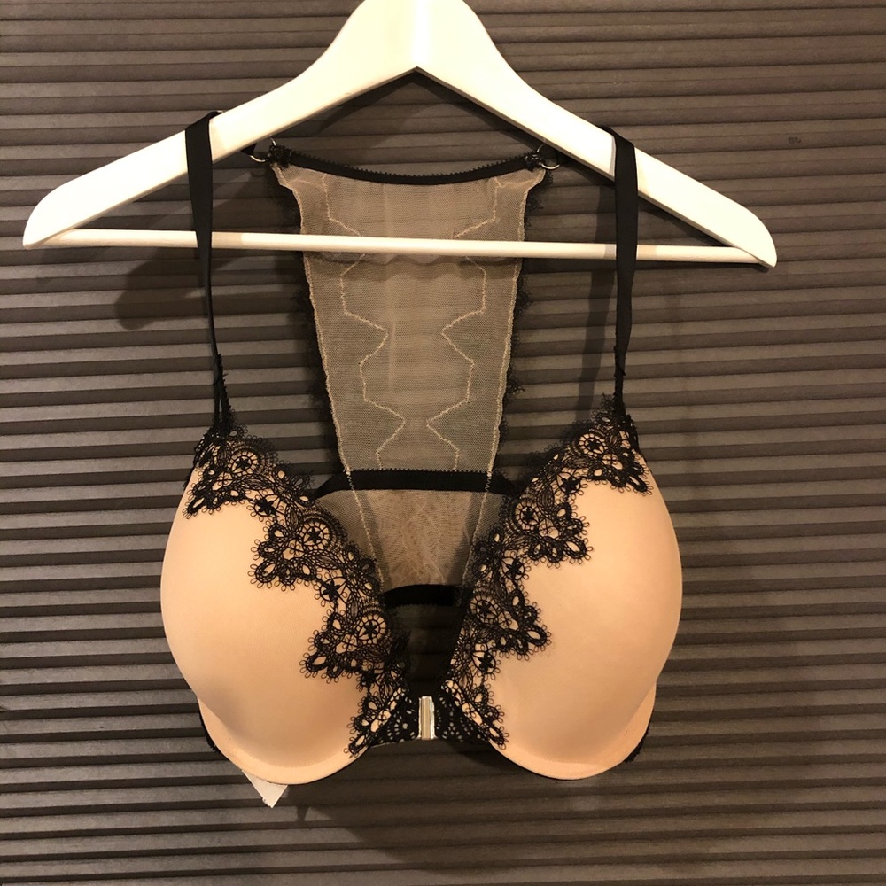 NEW Victoria's Secret Demi Bra. 34DDD.